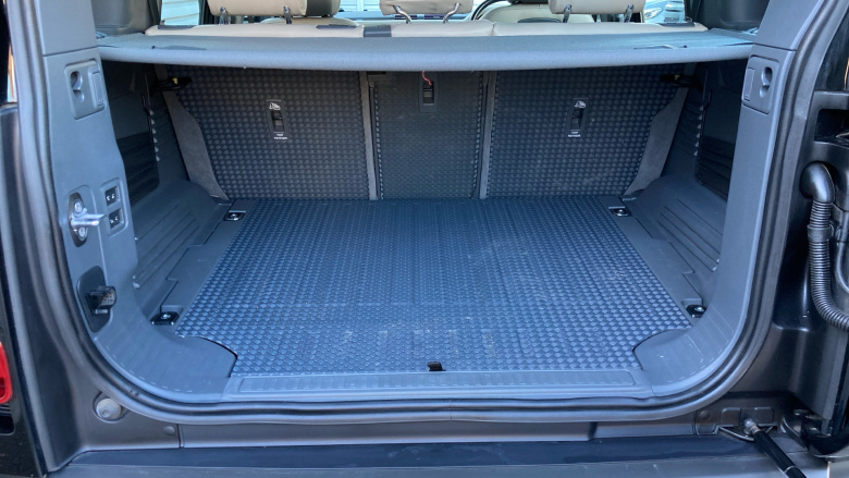 Land Rover Defender 3.0 D300 HSE 110 5dr Auto Diesel Estate